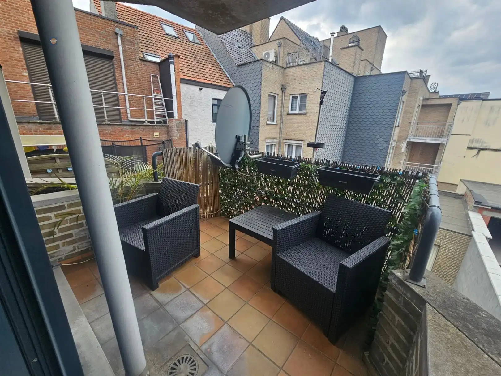 Lichtrijk 2-slaapkamer appartement met terras, garage en zicht op het kanaal foto 11