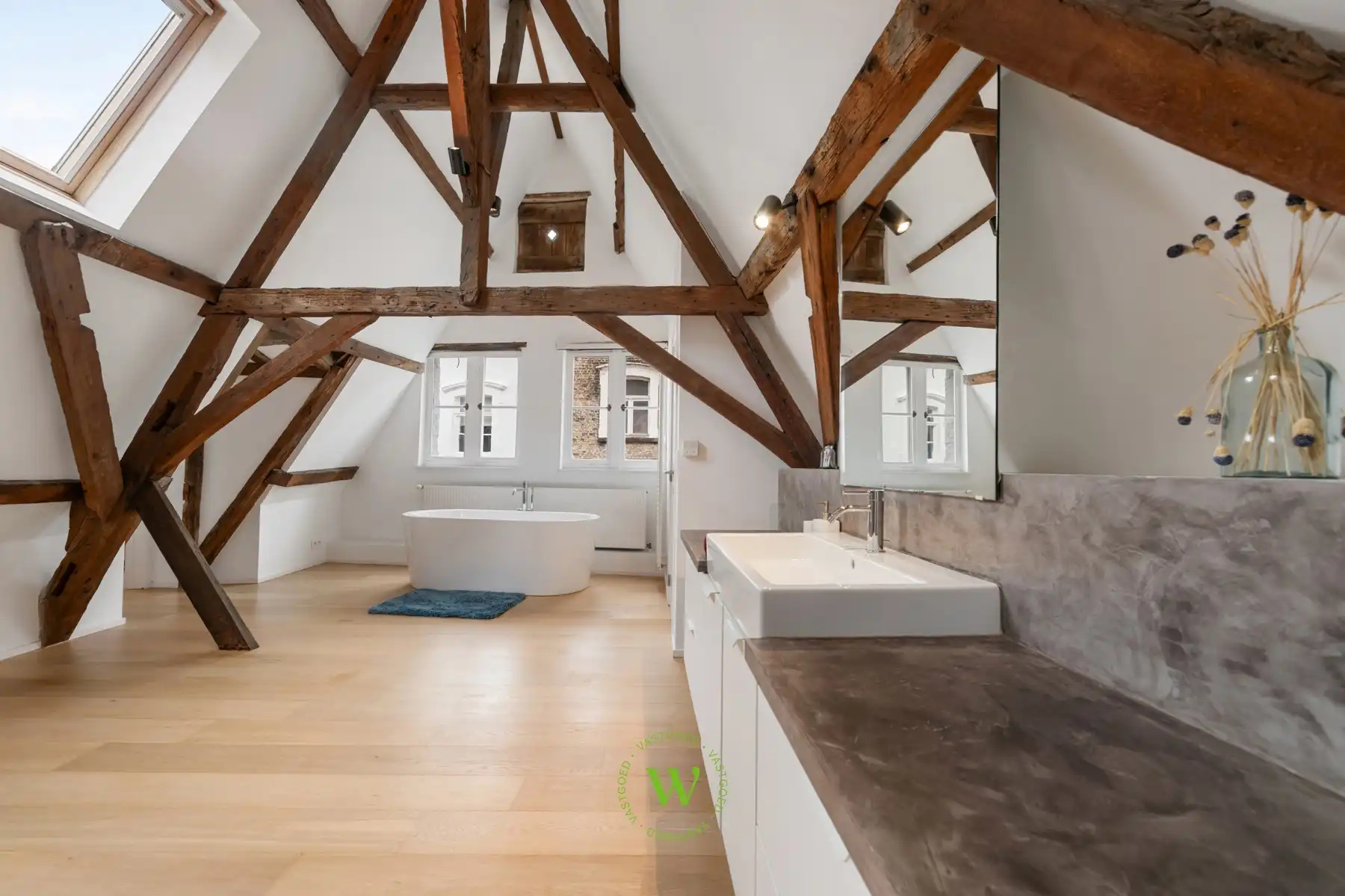 Karaktervolle bel-étagewoning op een toplocatie in Brugge. foto 20