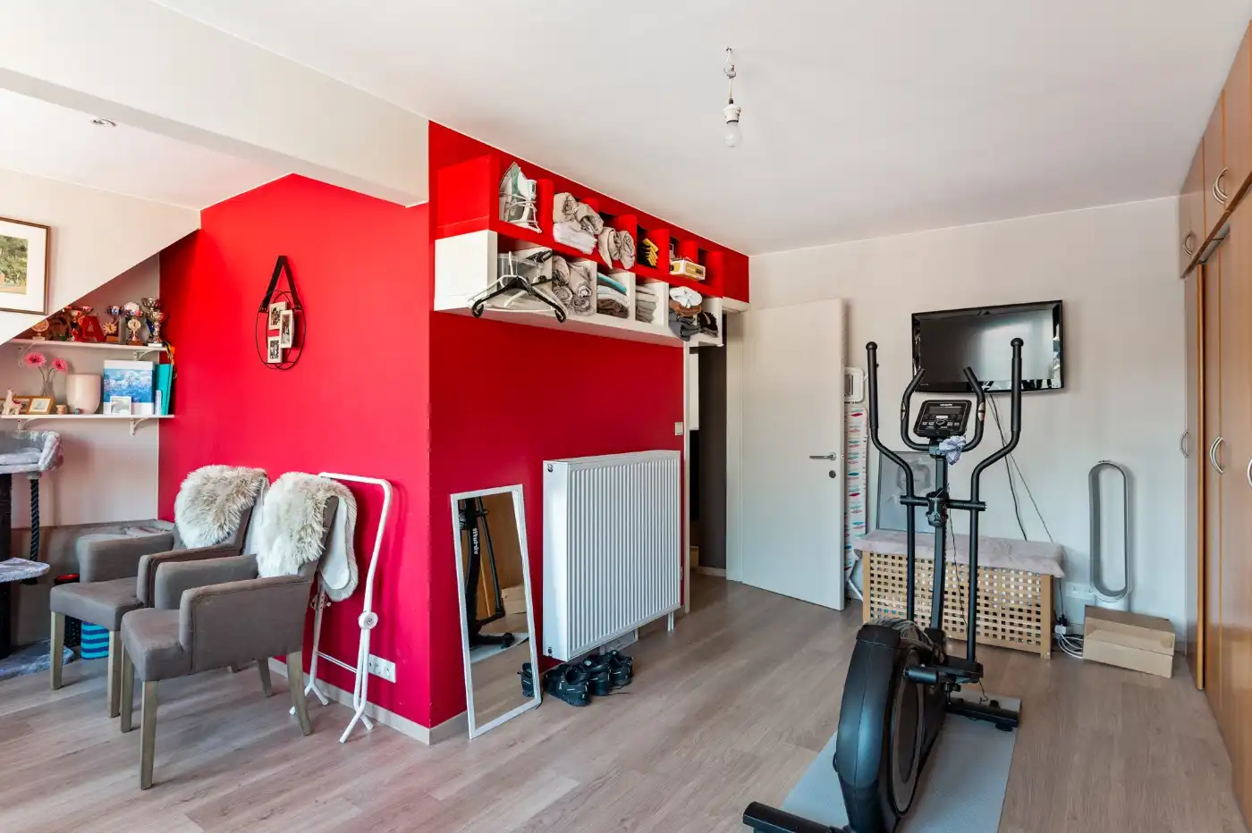 Ruime woning met commerciële ruimte, 2 slpk. en tuin foto 21