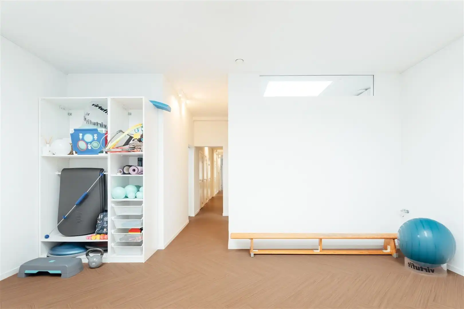 Opbrengsteigendom met praktijk en duplex appartement foto 11