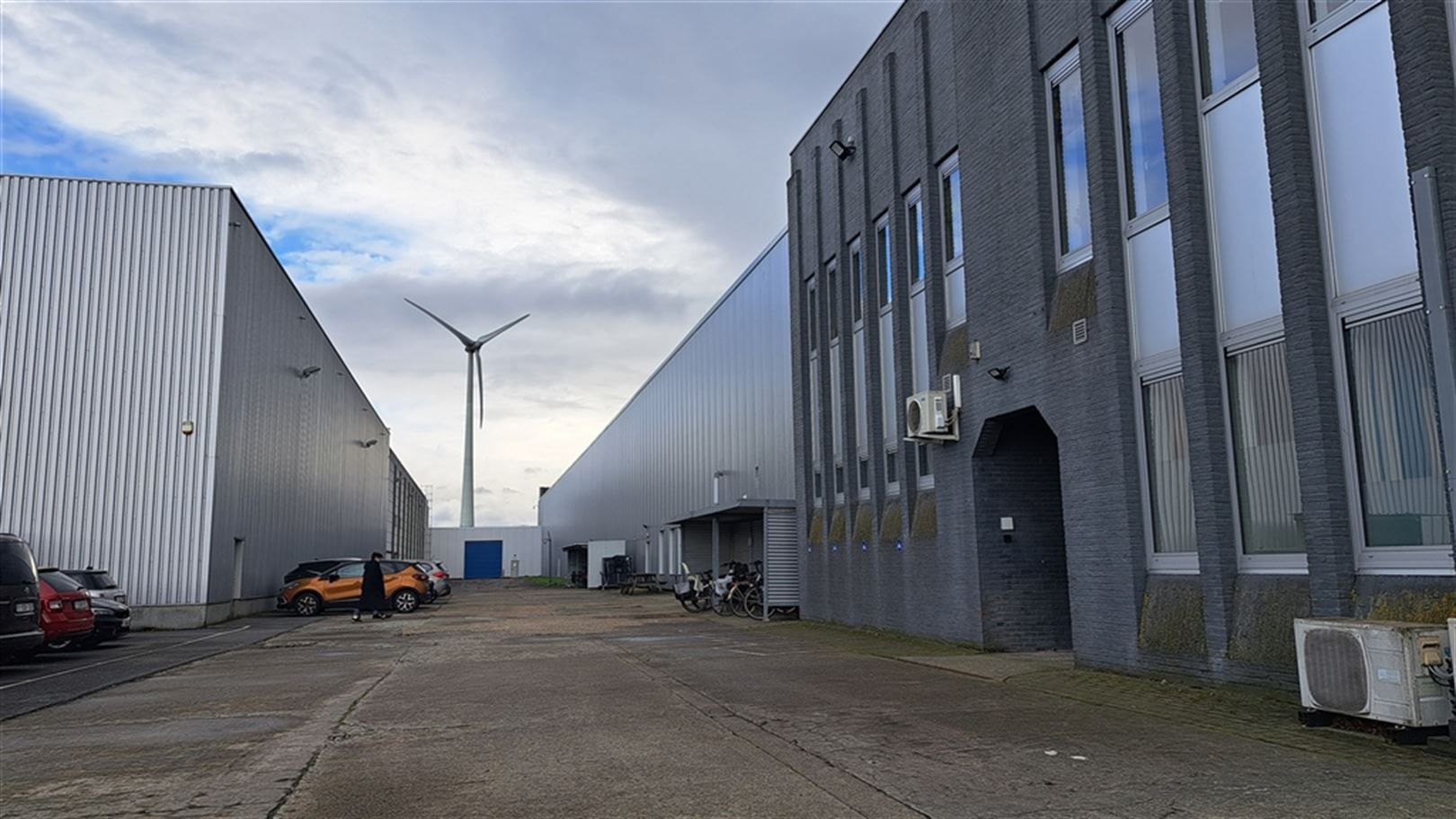 Logistieke unit + kantoren te Zele foto 4