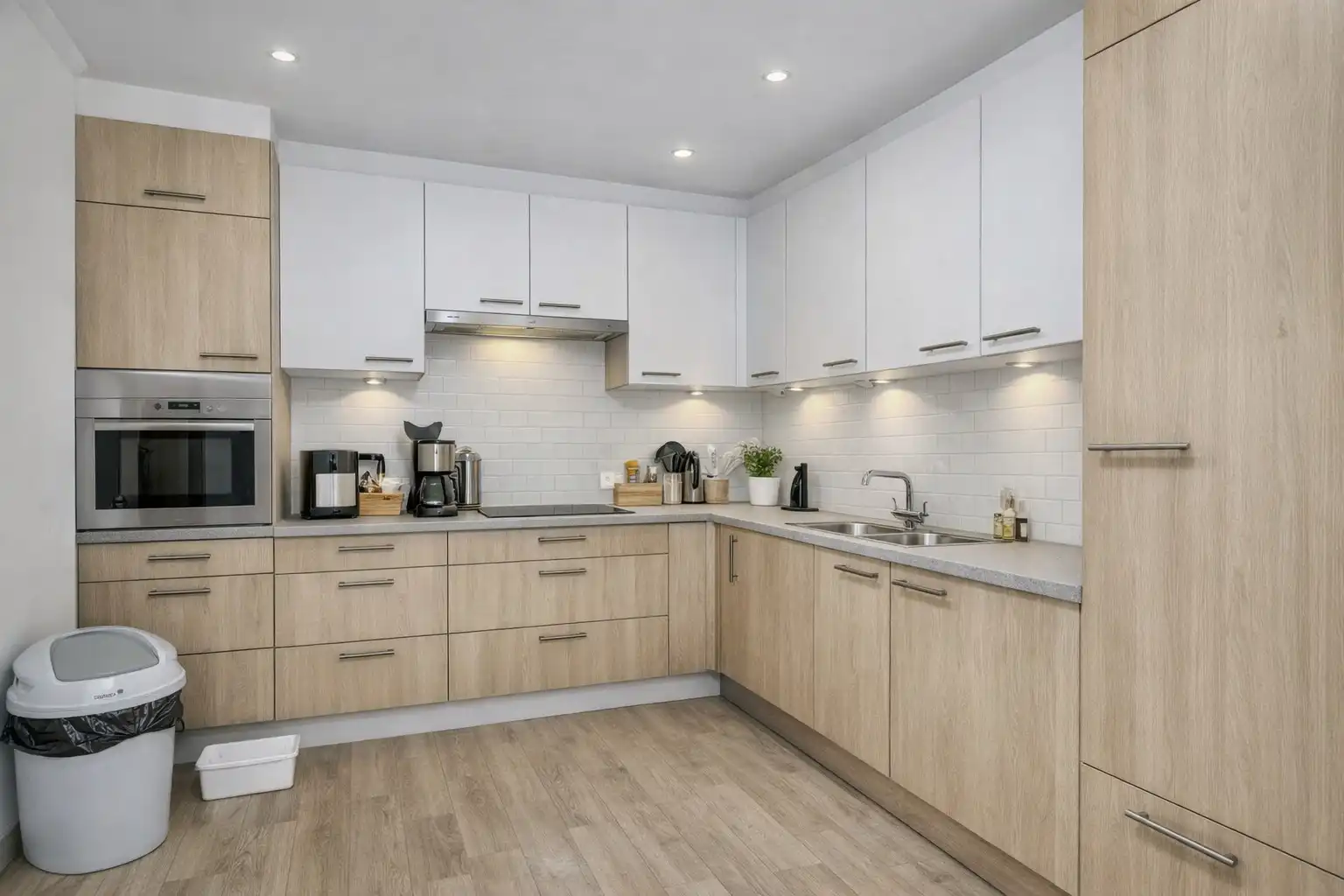 Te renoveren woning met 3 slaapkamers en garage foto 8