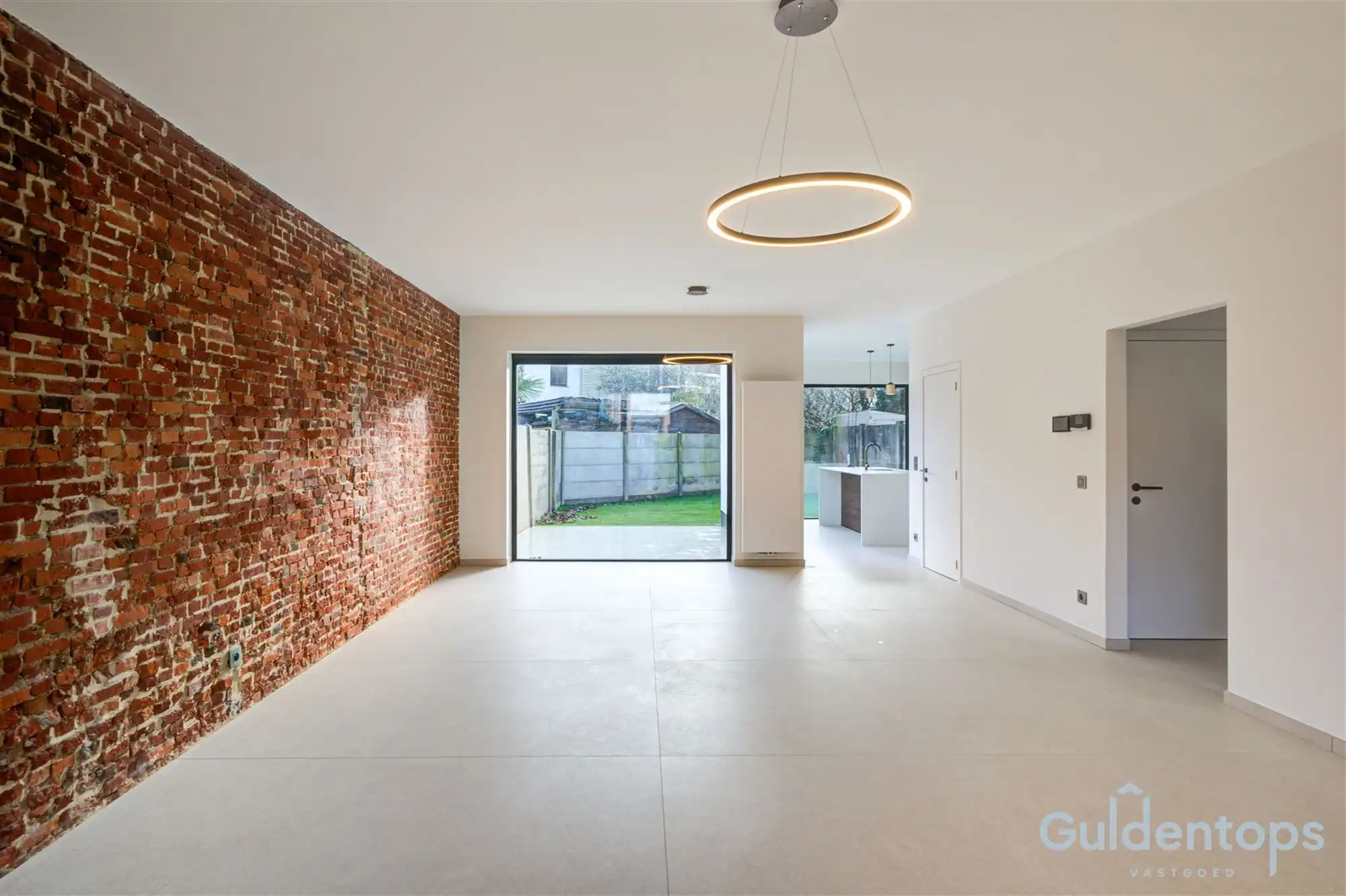 knappe, vernieuwde gezinswoning met tuin in hartje Berchem foto 6