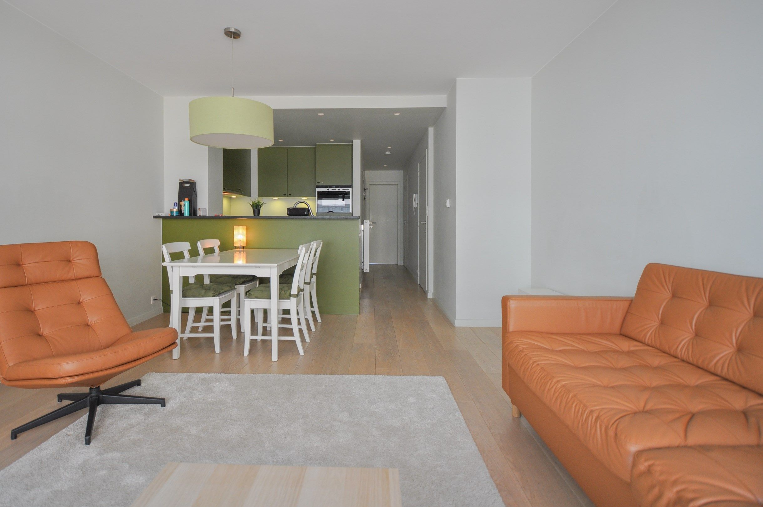 Centraal gelegen, instapklaar zonnig tweeslaapkamerappartement op enkele stappen van de zee en het commercieel centrum.  foto 4