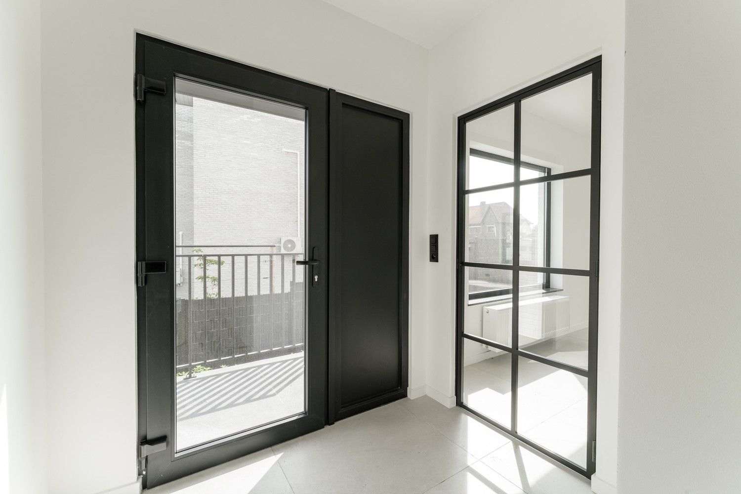 Prachtig 3 slaapkamer appartement met garagebox en privatieve berging foto 3