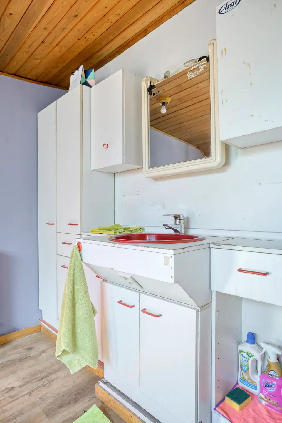 Te renoveren vrijstaande woning met veel potentieel foto 17