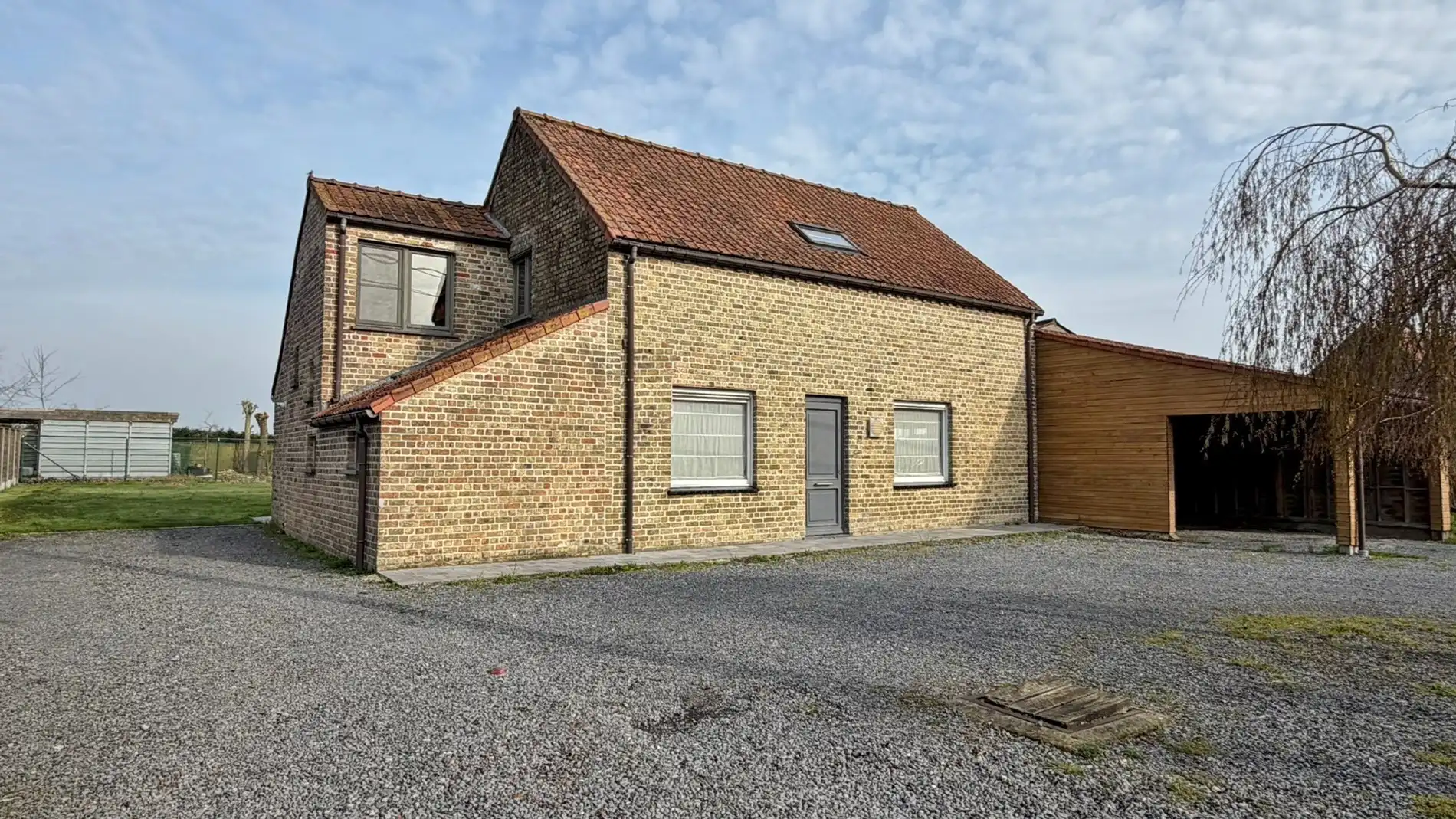 Instapklare woning op ruim perceel (880 m²) met prachtig landelijk uitzicht in Merkem foto 4