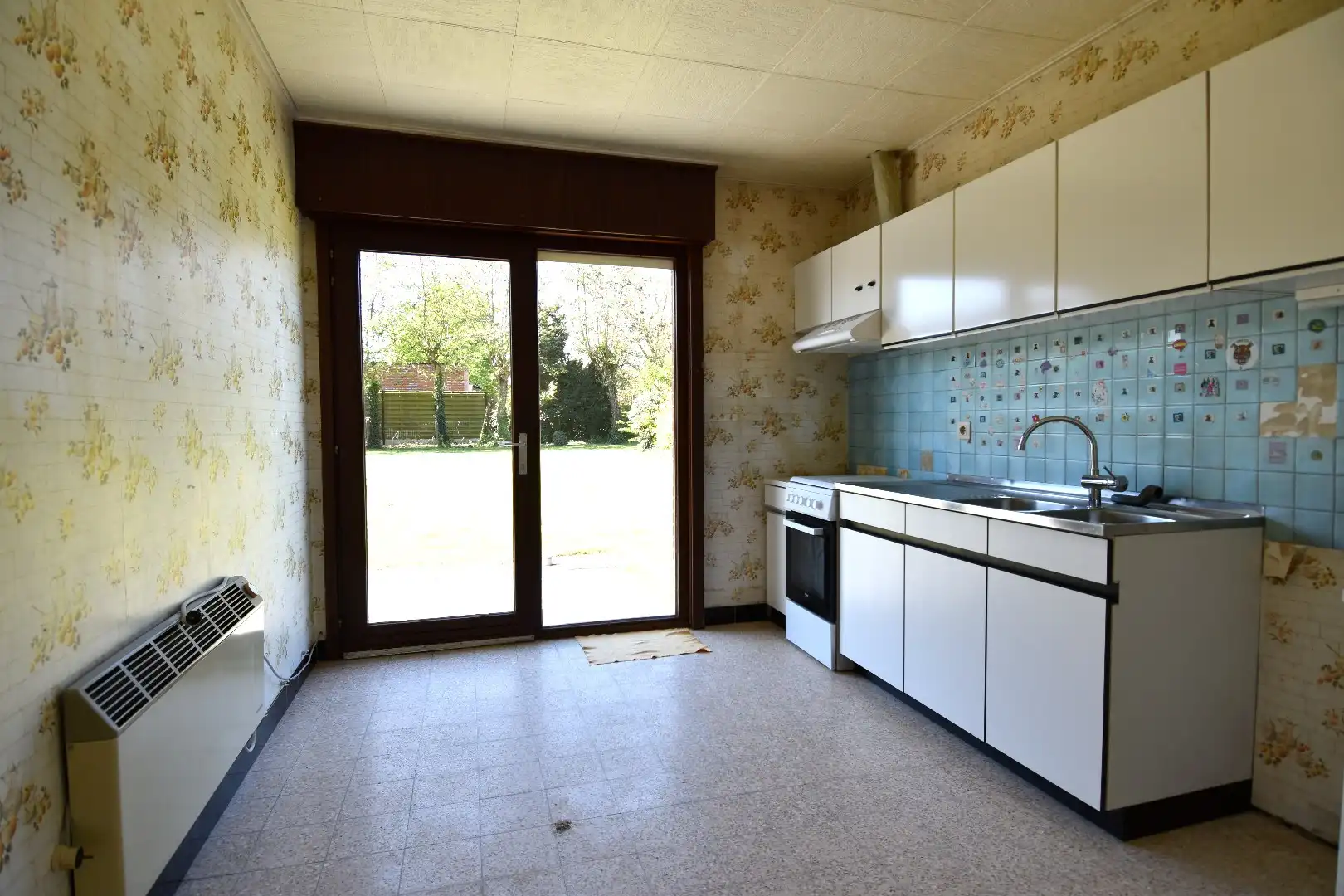 Ruime alleenstaande woning met 2 slaapkamers (mogelijkheid tot meer!), garage en zonnige tuin te koop in Gullegem foto 9