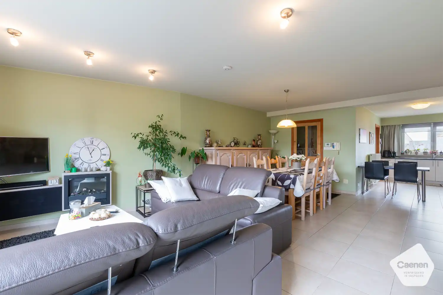 Modern duplexappartement met 3 slaapkamers , staanplaats en ruim zonnig terras! foto 4