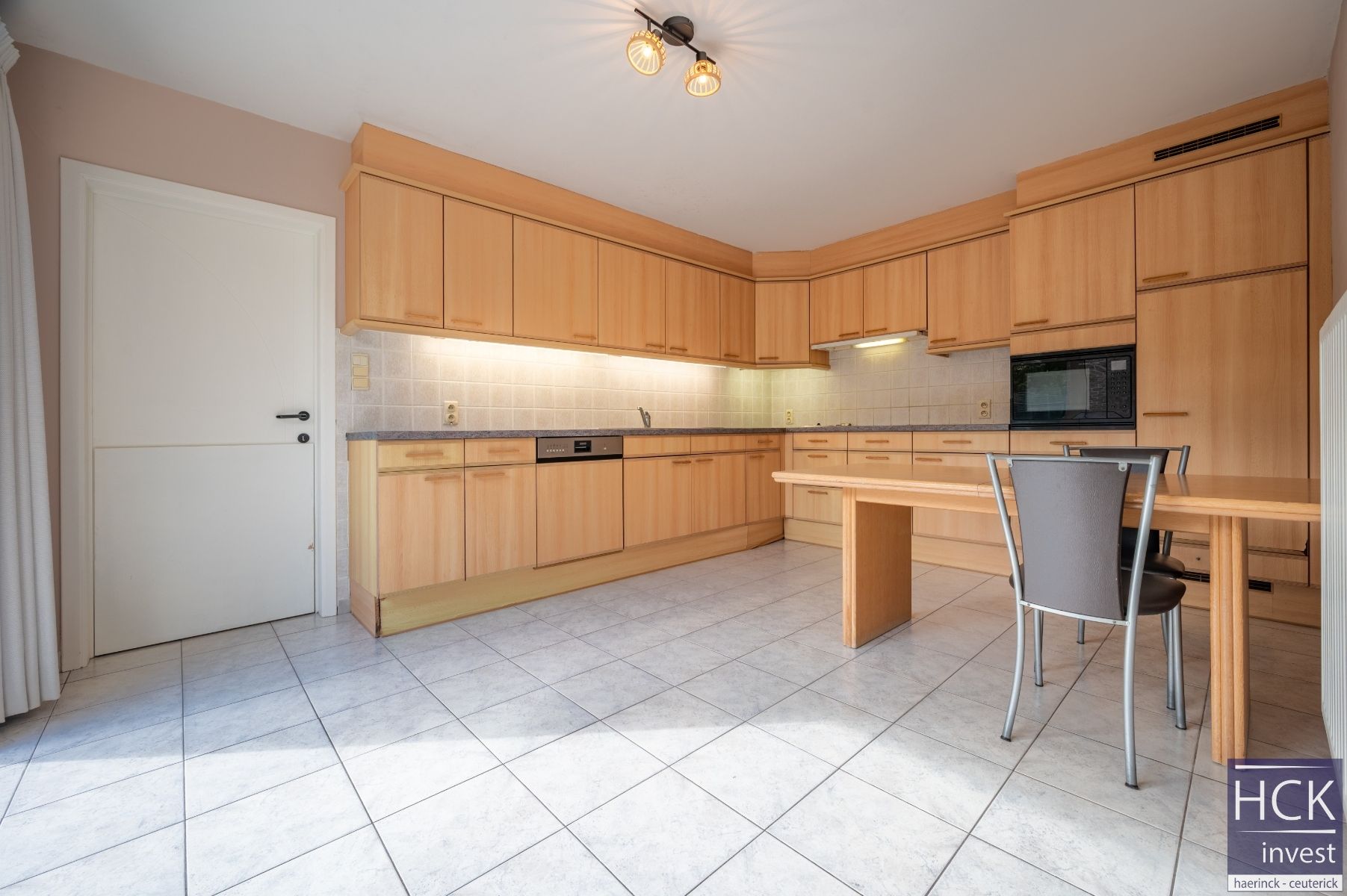 KRUISHOUTEM - Zeer ruime alleenstaande woning met 5 slpk. op 1256 m² foto 9