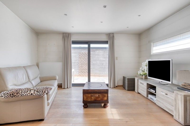 🏡  Instapklare gezinswoning TE KOOP met garage en zonnige binnenkoer in KLUISBERGEN! foto 3