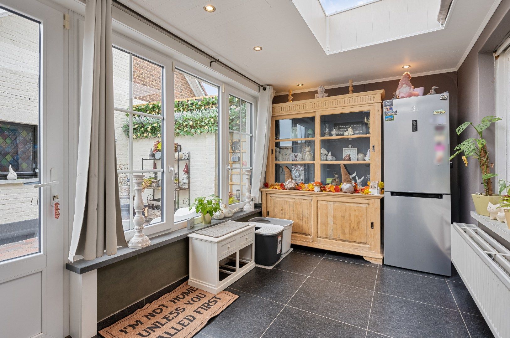 Volledig gerenoveerde solide woning met grote tuin foto 11