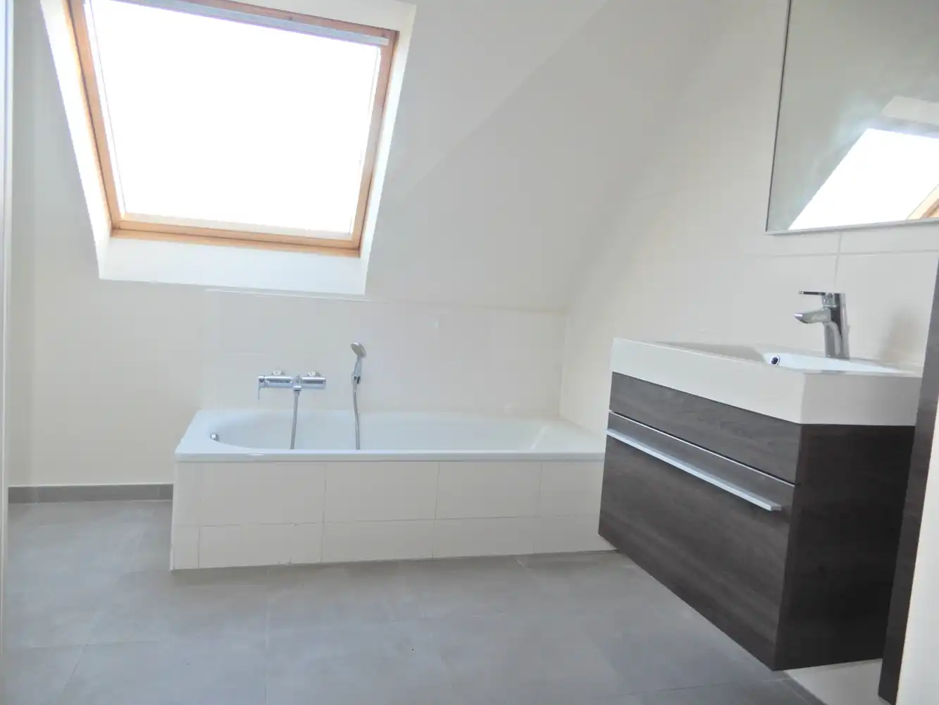 Appartement te Oostrozebeke. foto 10