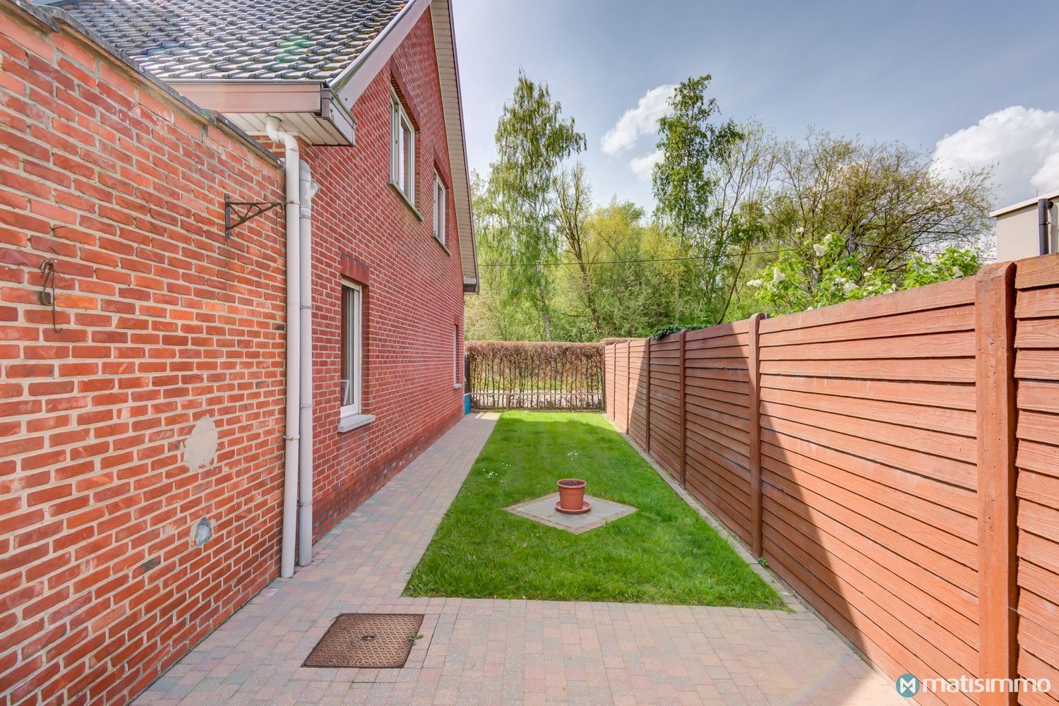 VRIJSTAANDE EENGEZINSWONING MET 3 SLAAPKAMERS, GARAGE EN UITGESTREKTE TUIN IN WELLEN foto 29