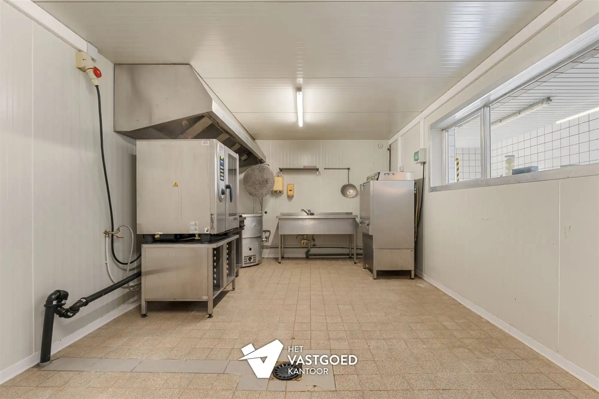 ZEER RUIM PAND (CA 550M2) MET APPARTEMENT 3 SLAAPKAMERS foto 7