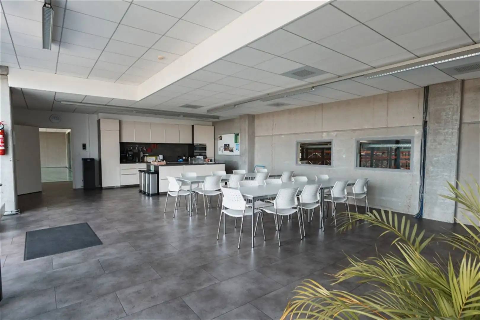 Polyvalent bedrijfsgebouw foto 27