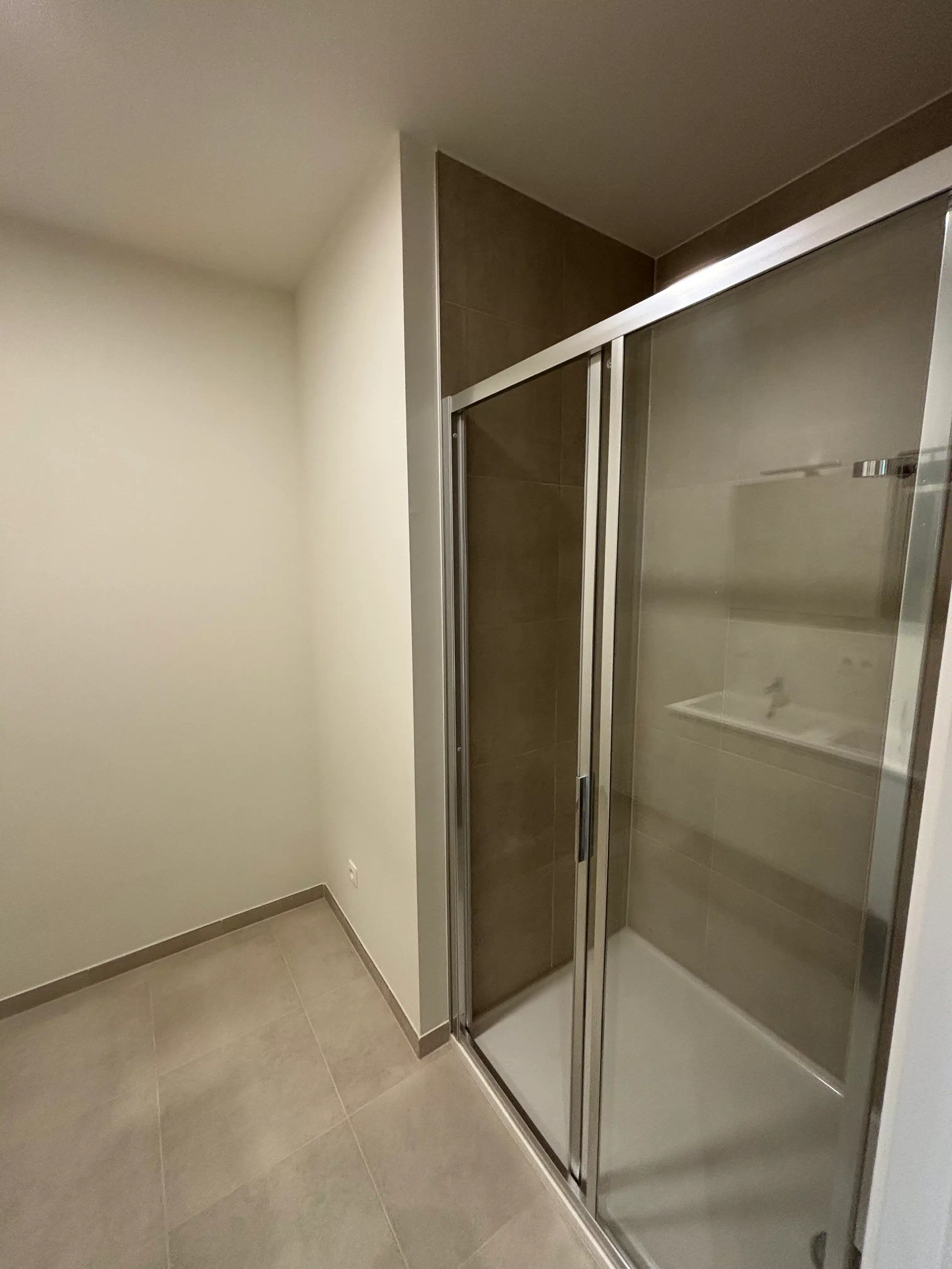 Nieuwbouw 2-slaapkamerappartement met terras foto 5