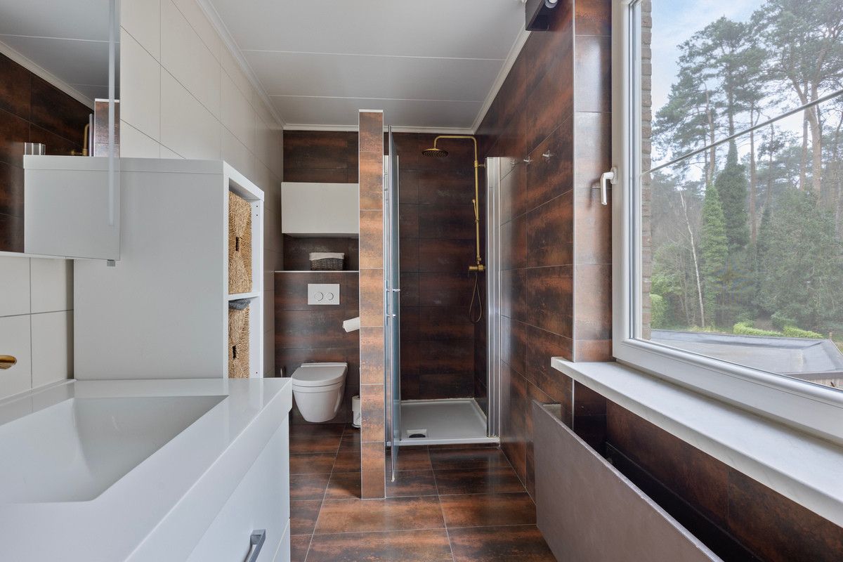 TIJDLOZE PAREL IN HET GROEN - STIJLVOL GERENOVEERDE VRIJSTAANDE WONING MET PRAKTIJK- OF BUREAURUIMTE OP RUIM PERCEEL VAN 13A31CA. foto 29