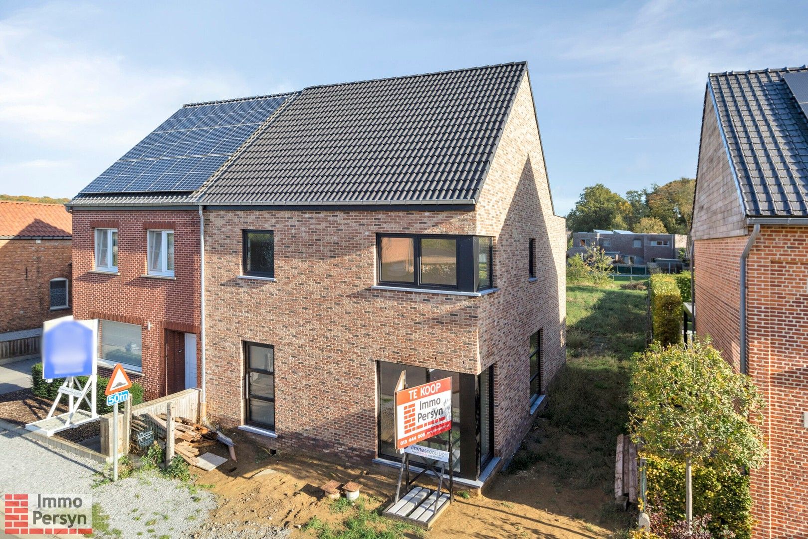 Instapklare halfopen bebouwing met 3 slaapkamers in groene omgeving foto {{pictureIndex}}