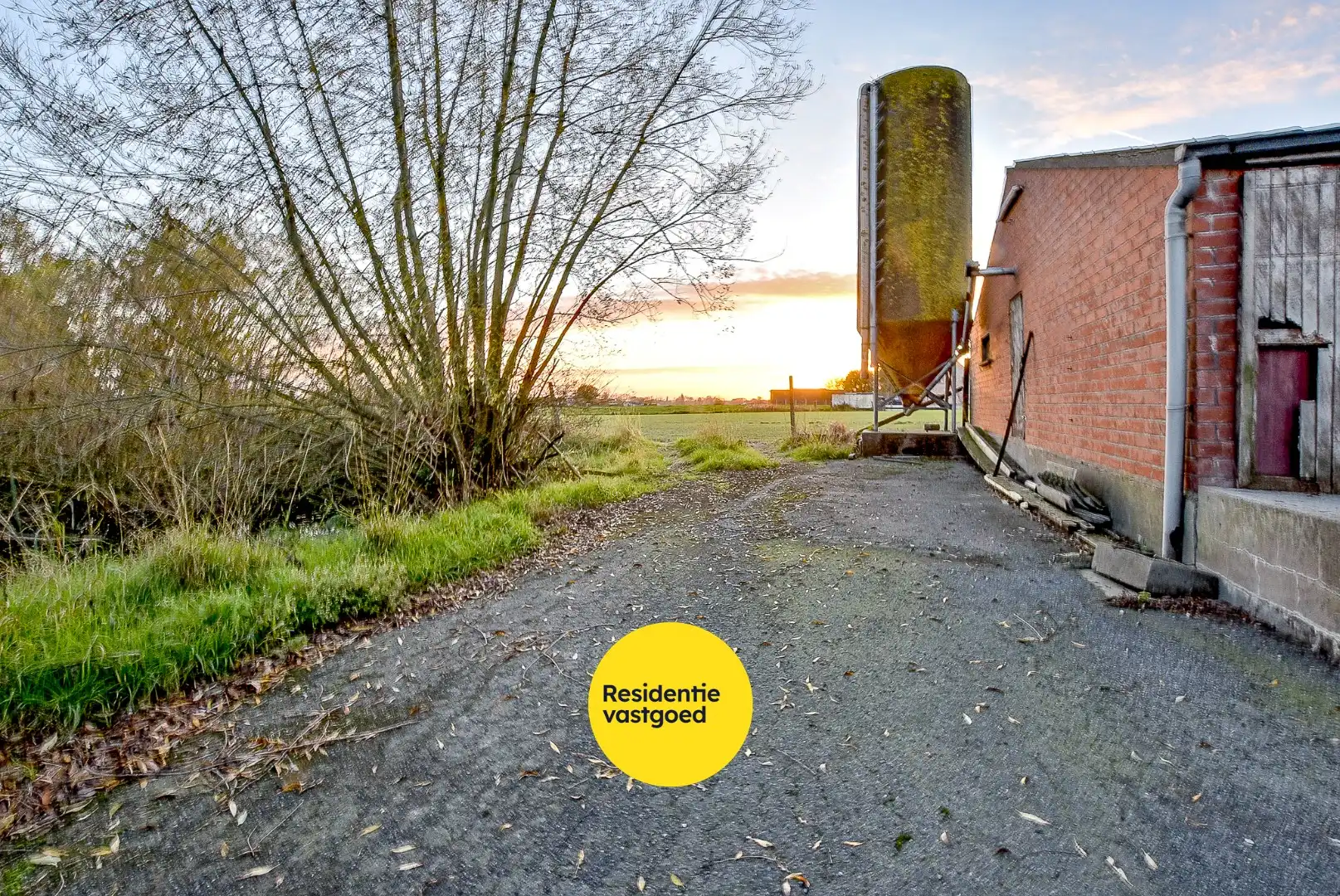 Te renoveren boerderij op een perceel van 7.066m² met loods en diverse bijgebouwen foto 17