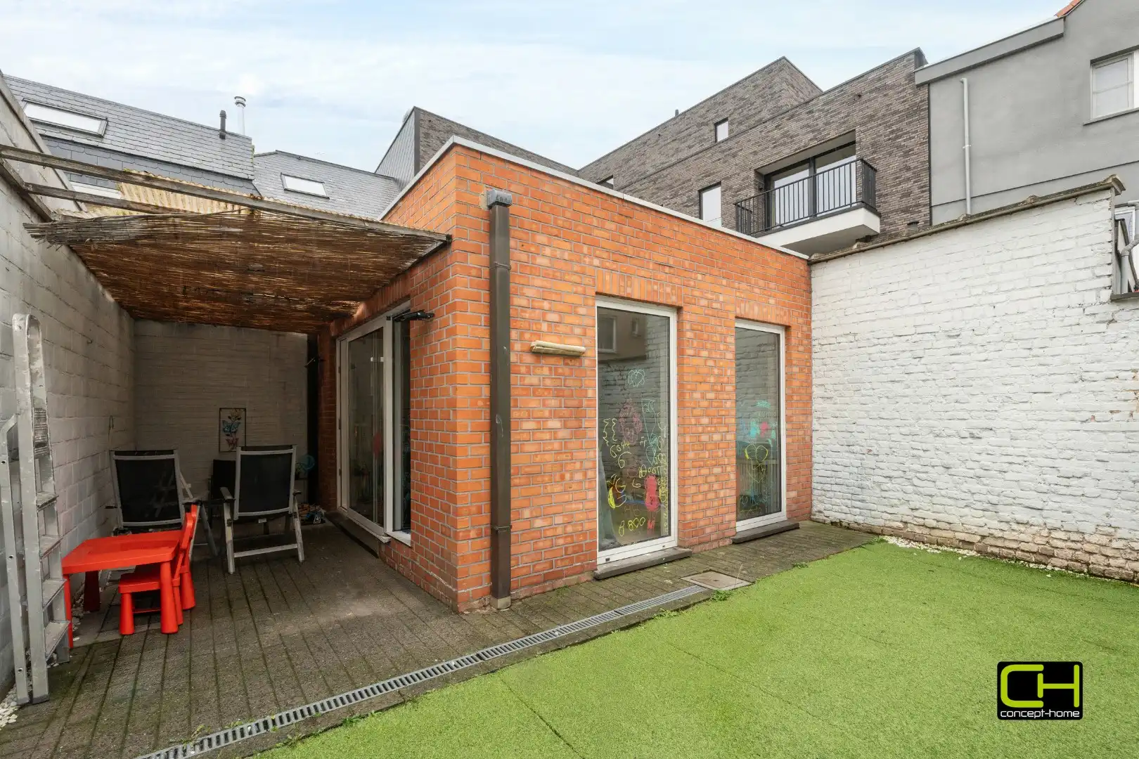 Appartementsgebouw met twee appartementen te koop in Mariakerke foto 13