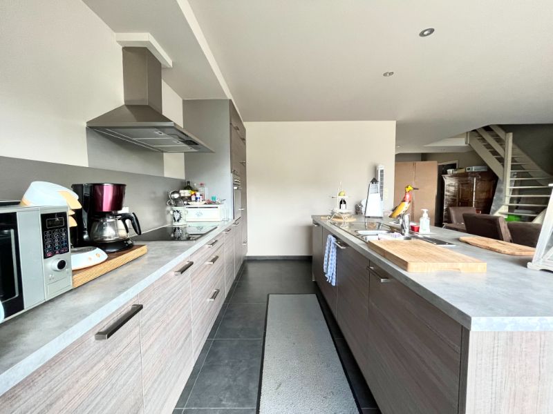 CHARMANTE HALFOPEN BEBOUWING MET DRIE SLAAPKAMERS TE HUUR foto 6