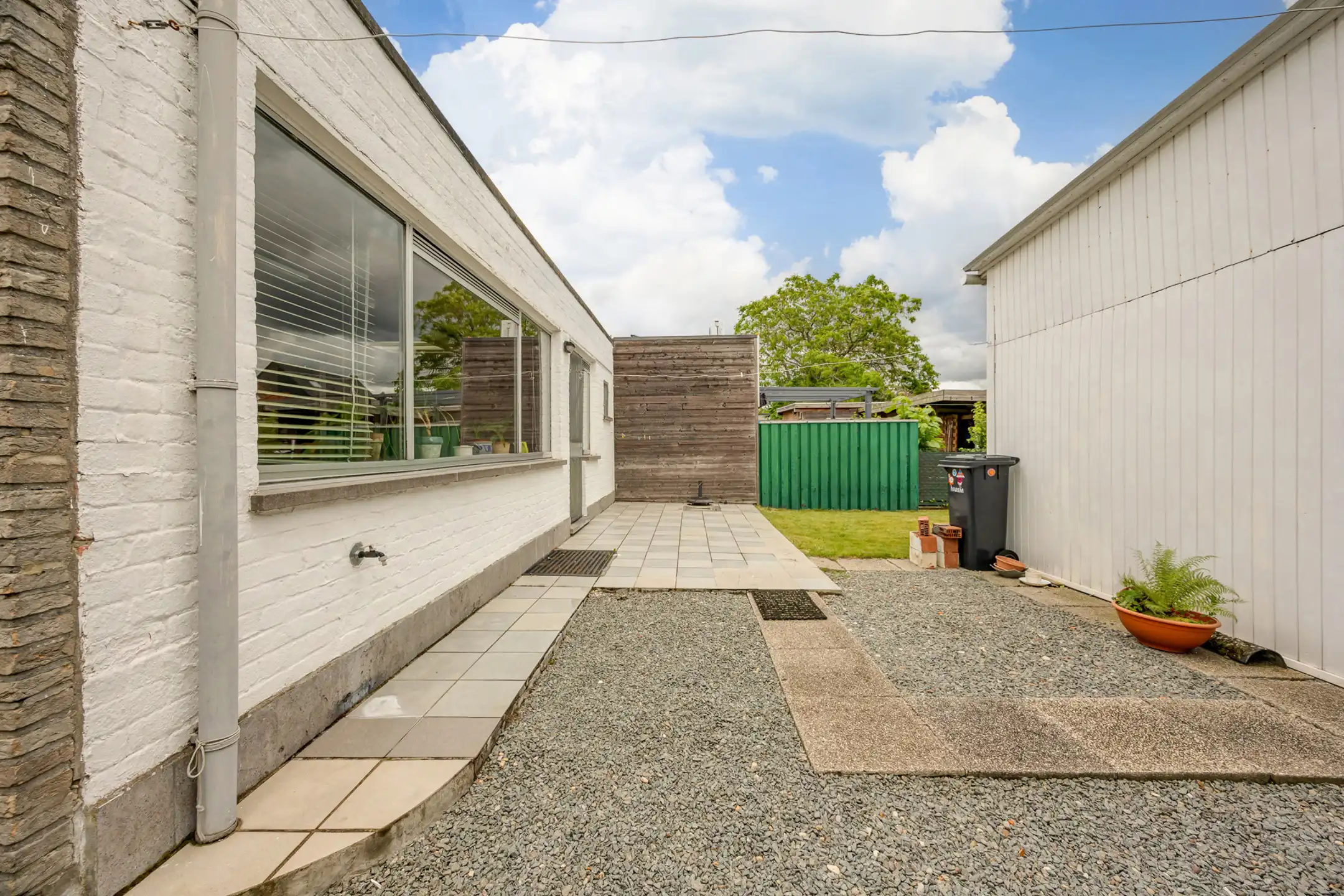  Halfopen bebouwing met tuin en garage foto 13