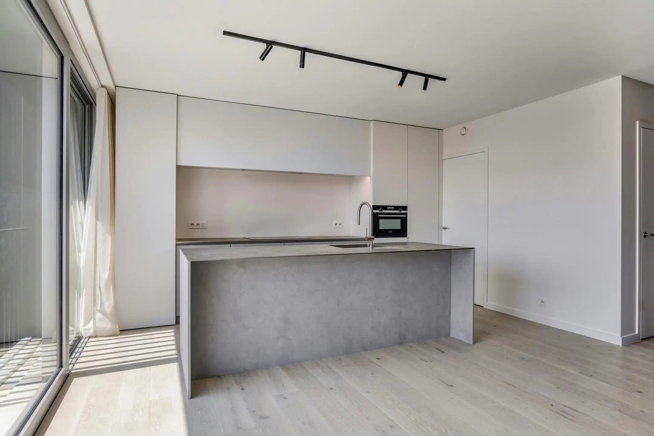 Ruim nieuwbouw appartement (147m²) met 3 slaapkamers foto 3