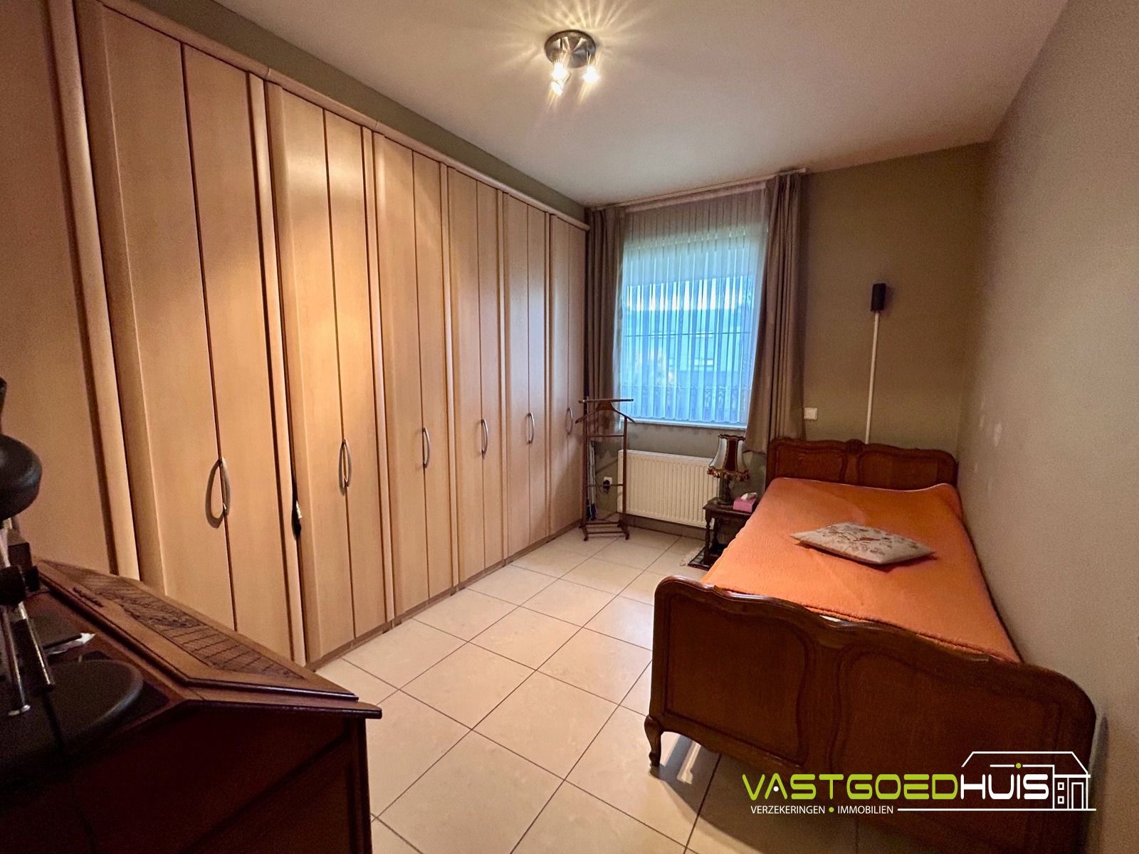 Instapklaar tweeslaapkamerappartement met terras en garage foto 22