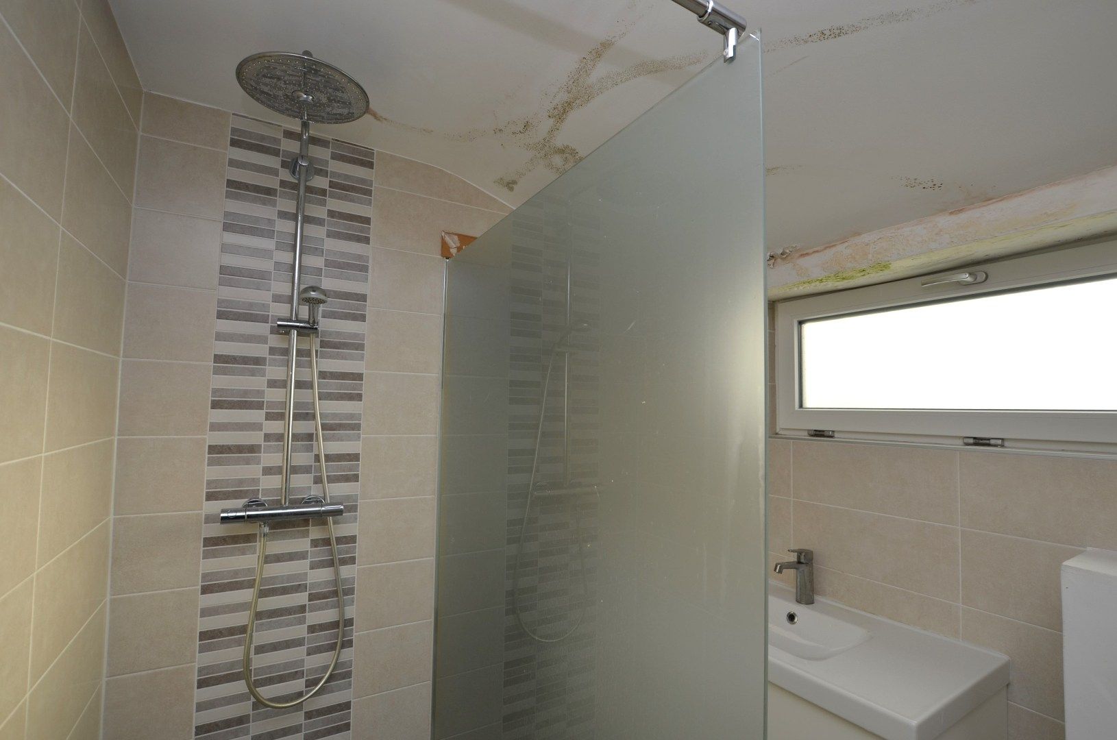 Gedeeltelijk gerenoveerd woonhuis foto 8