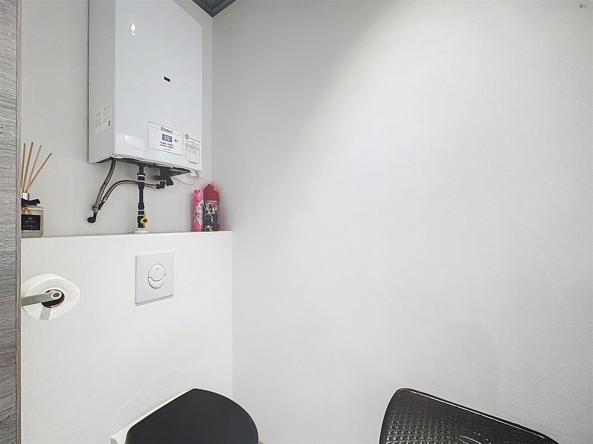 Gezinswoning met 2 slaapkamers, ruim magazijn en halfopen karakter op toplocatie! foto 16