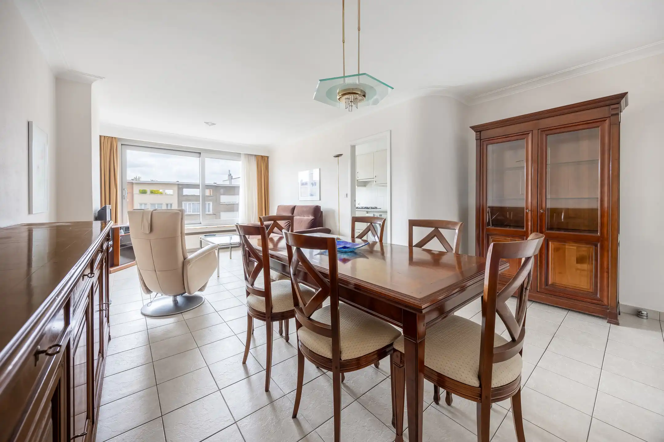 zeer verzorgd appartement met 2 slaapkamers, terras en garage foto 2