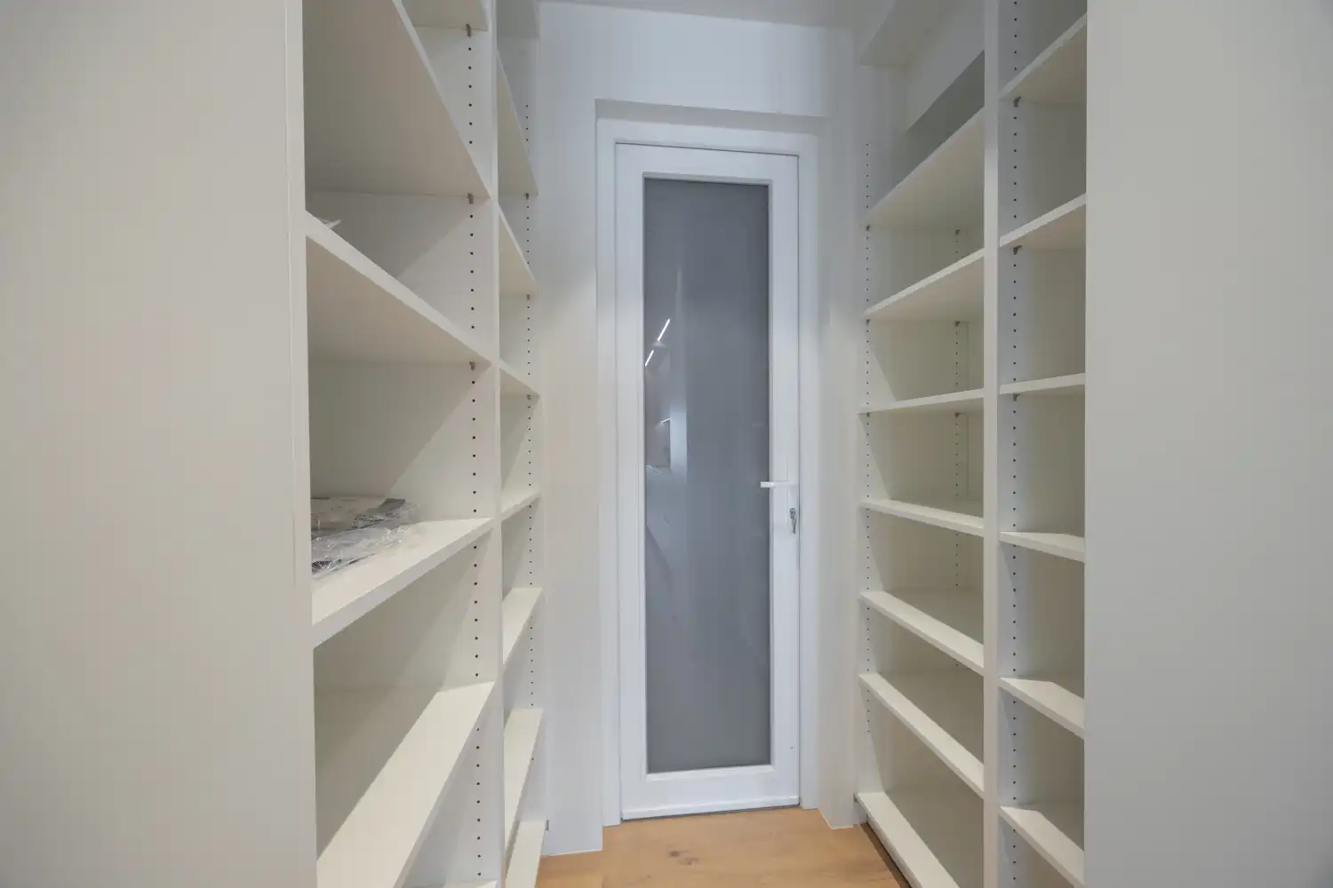 Gerenoveerd appartement met frontaal zeezicht foto 15