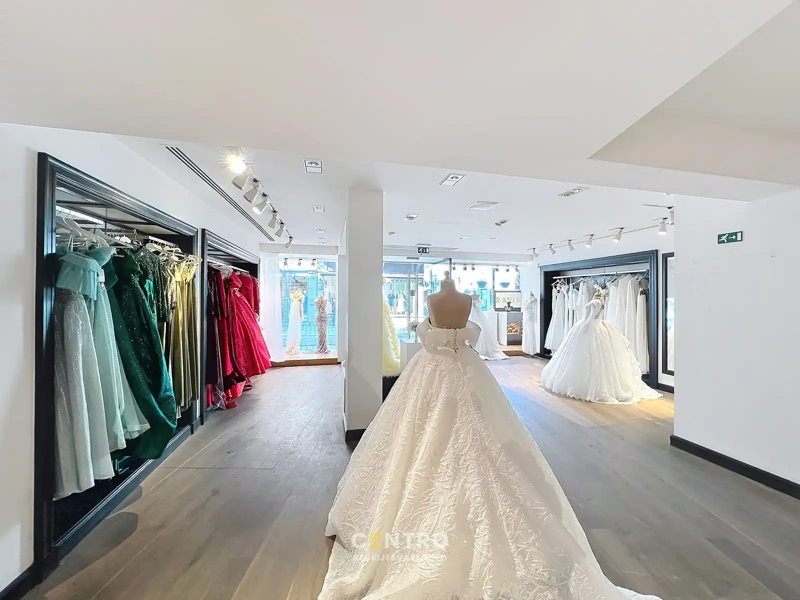 Handelspand met uitstraling (420 m² winkelruimte + extra stockruimte) te huur op topligging in OOSTSTRAAT, Roeselare. foto 11