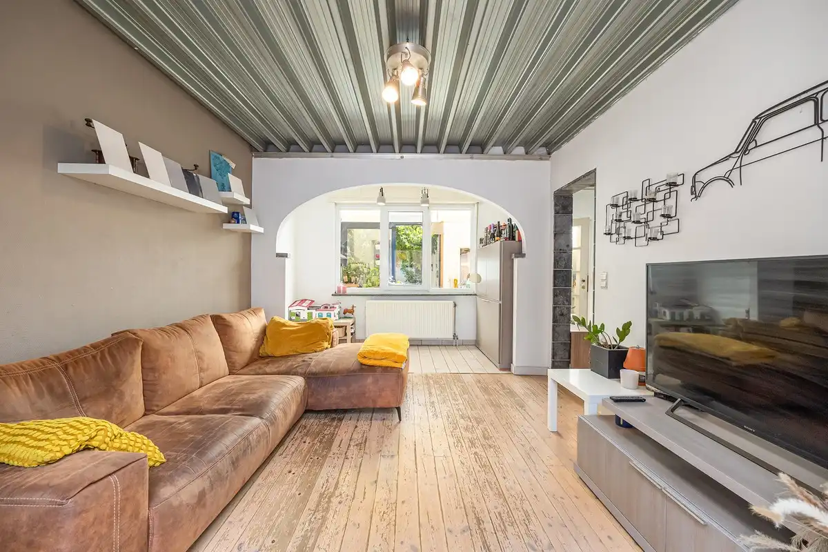 Instapklare semi half open woning met 4 slaapkamers foto 4