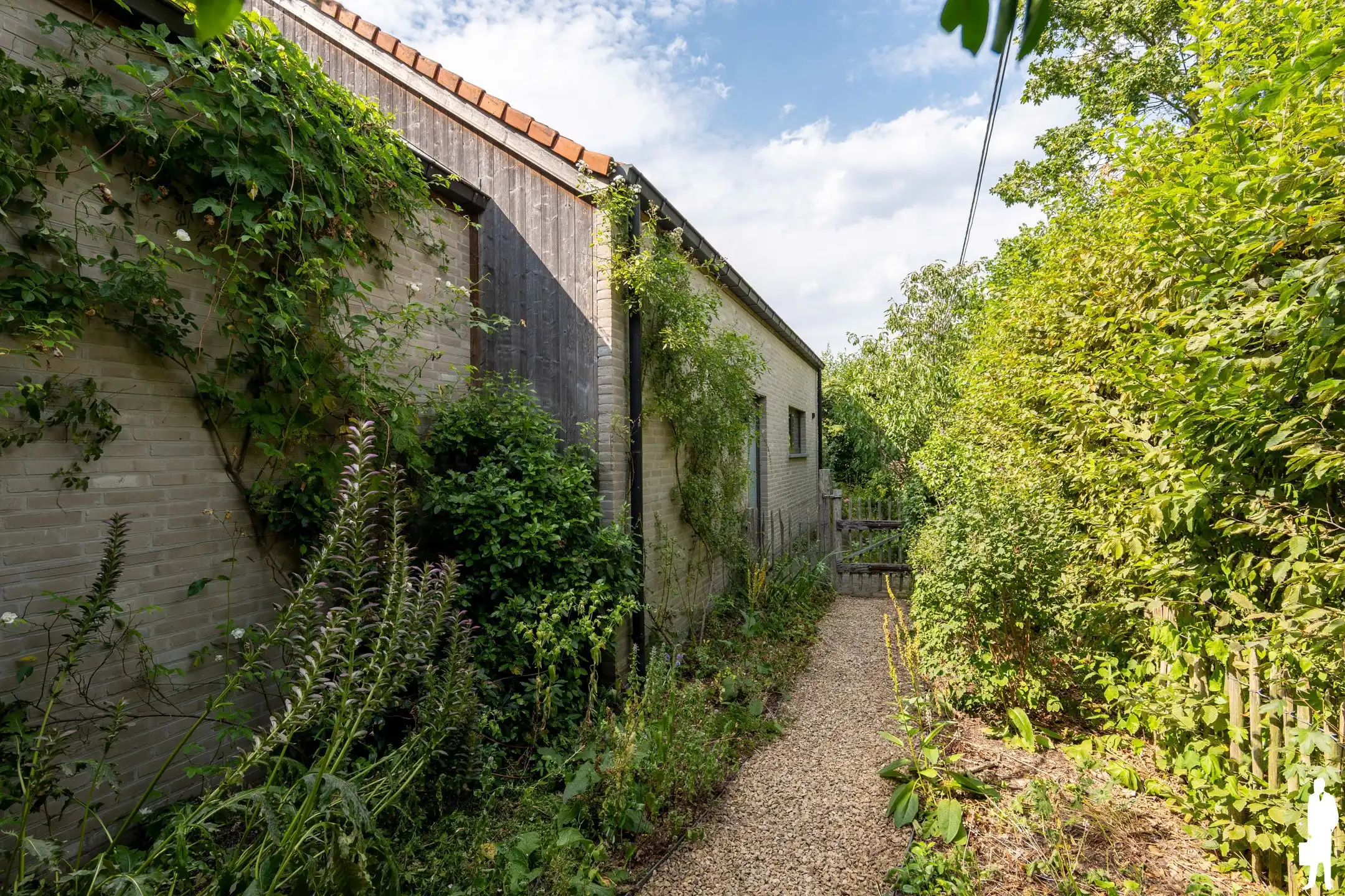 Unieke woning; architecturaal ontwerp, organische natuurtuin foto 35