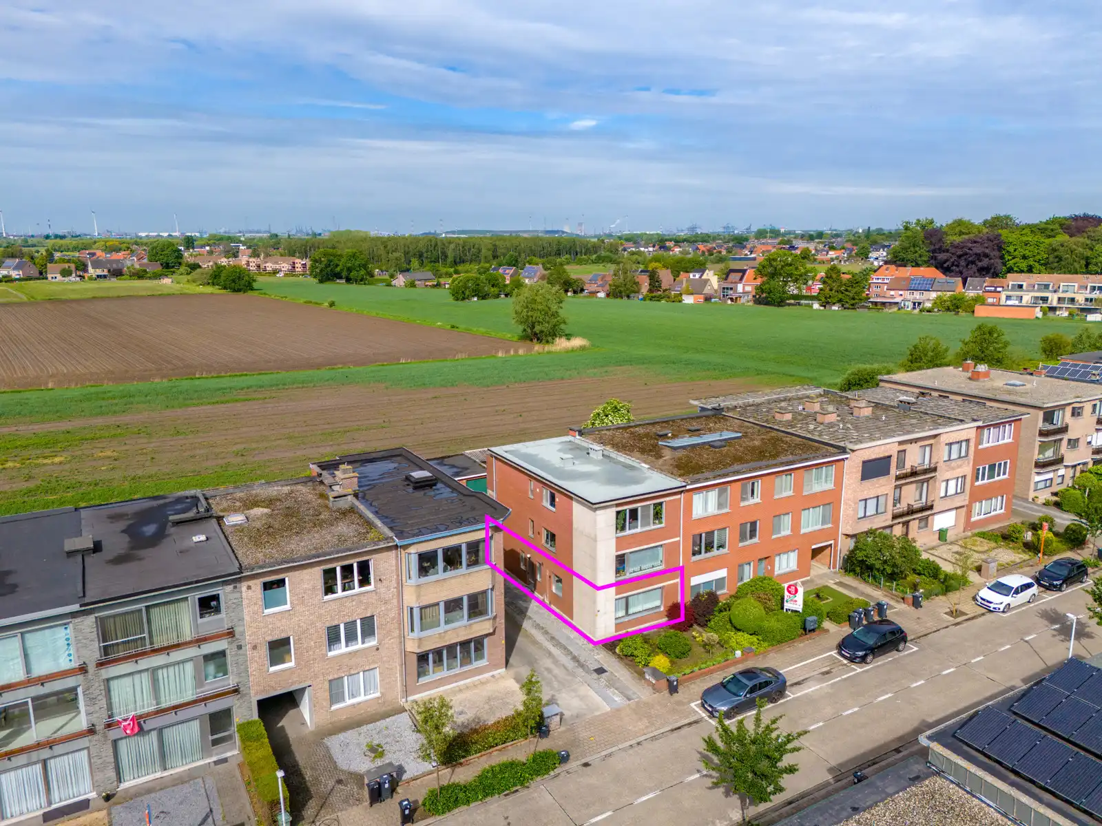 Te renoveren gelijkvloers appartement met 2 slaapkamers en garagebox! foto 2