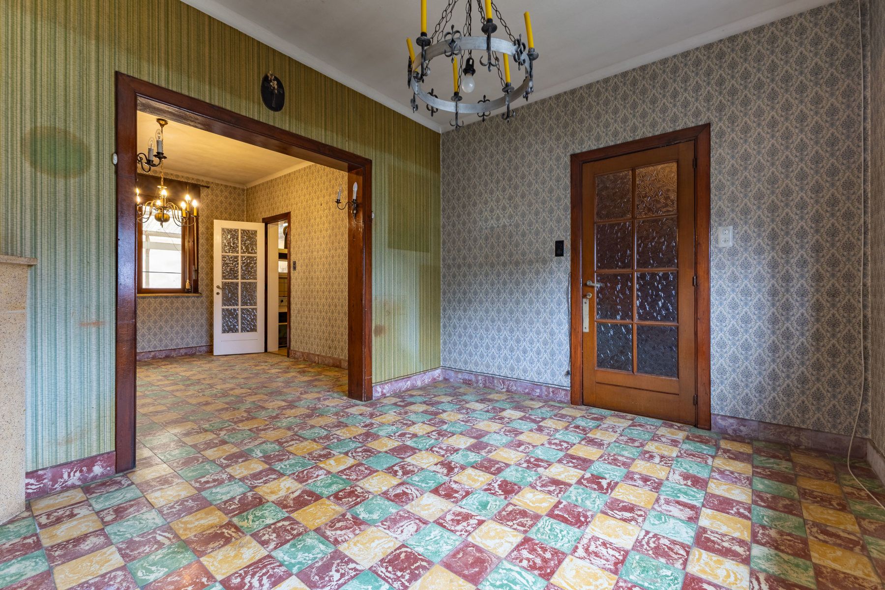 Gunstig gelegen te renoveren driegevelwoning foto 4