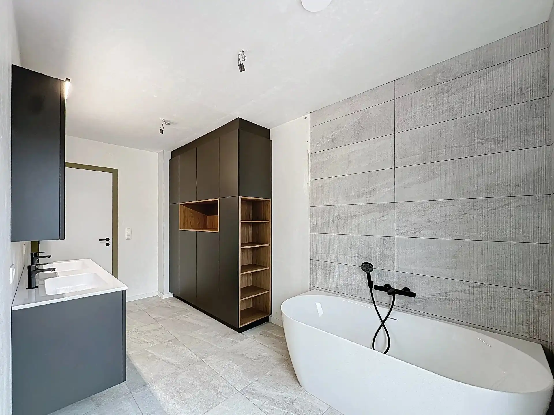 Moderne BEN-woning met 3 slaapkamers en een carport op een mooi perceel. foto 26