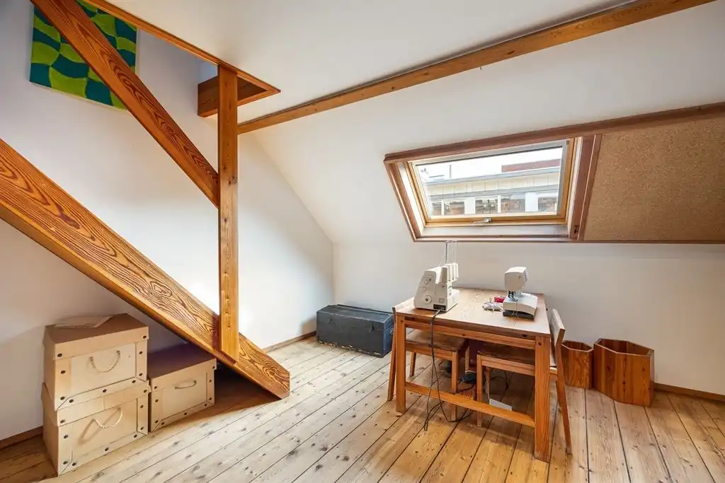 Ruime woning met dakterras en atelier foto 19