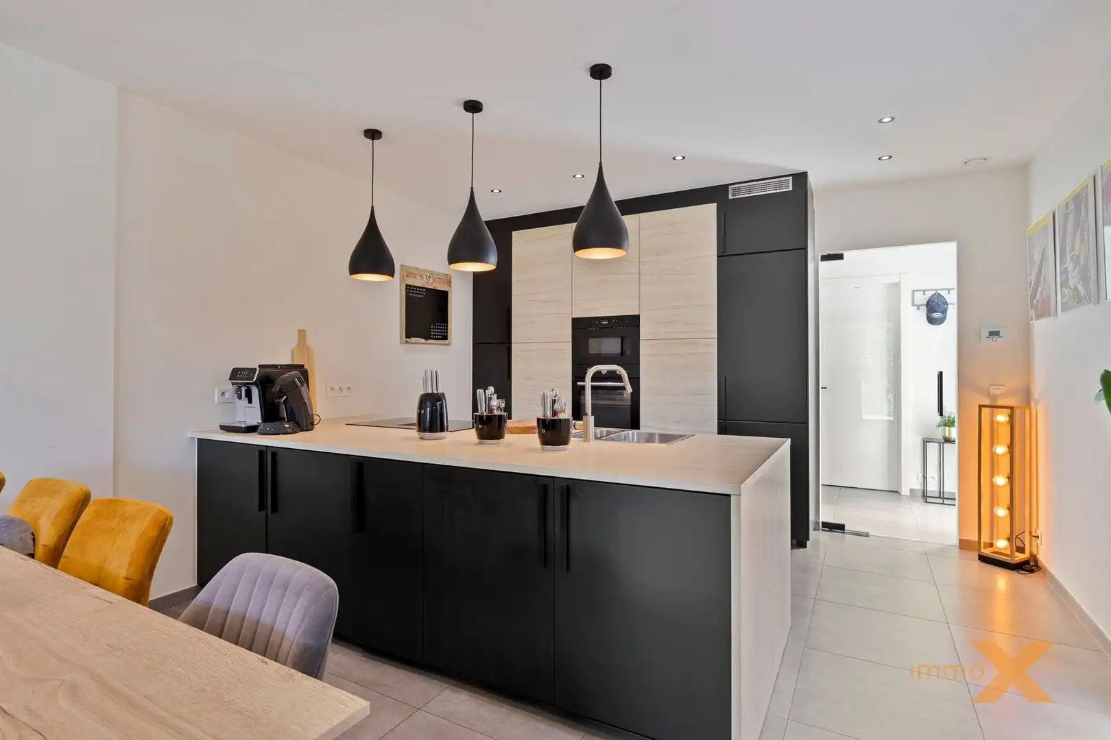 Charmante lichtrijke totaal gerenoveerde woning!! foto 3