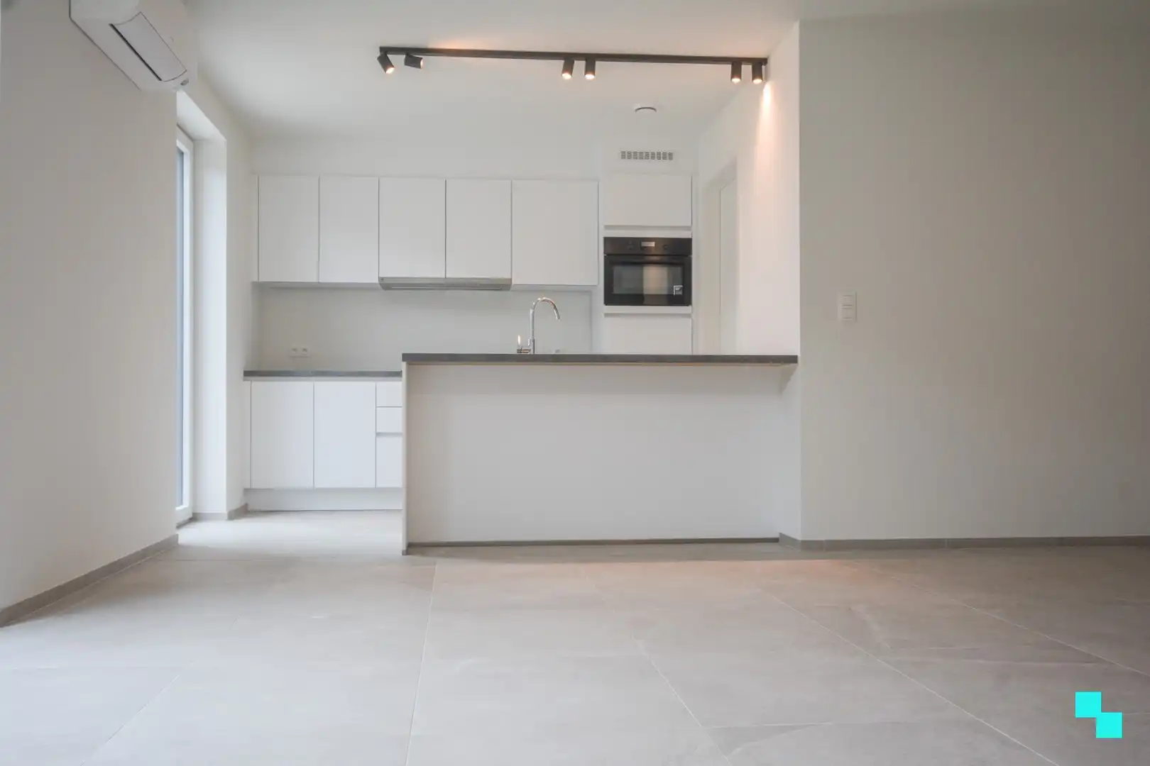 Volledig afgewerkte nieuwbouwwoning met carport te Sleihage foto 5