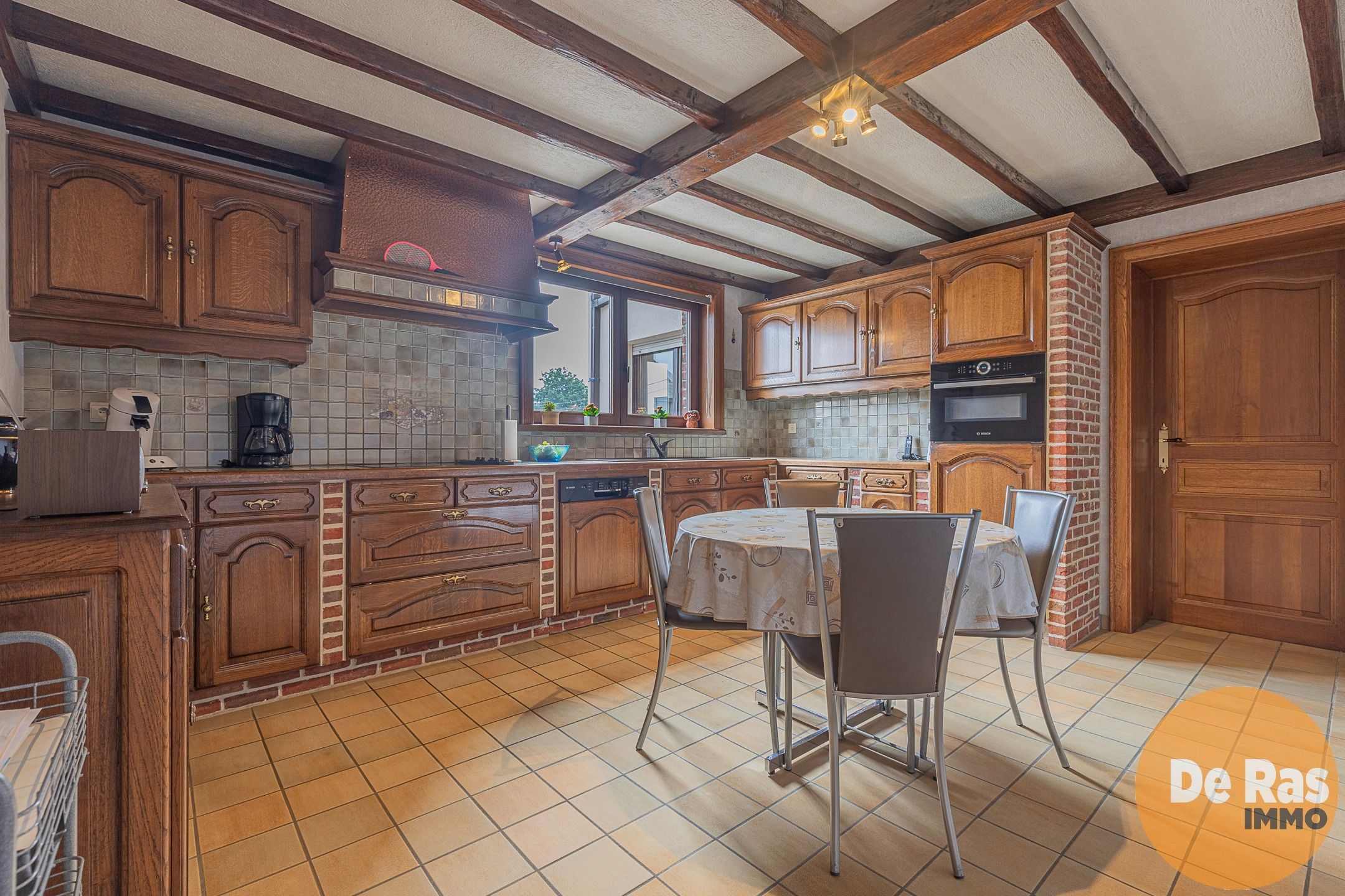 ERPE-MERE - Goed onderhouden woning met magazijn en serres foto 8