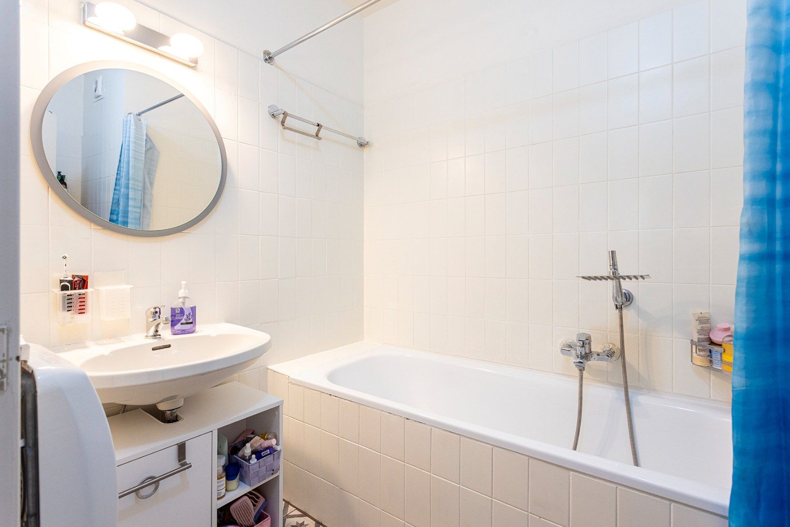 Instapklaar 1 slaapkamer appartement met terras en garagebox! foto 9