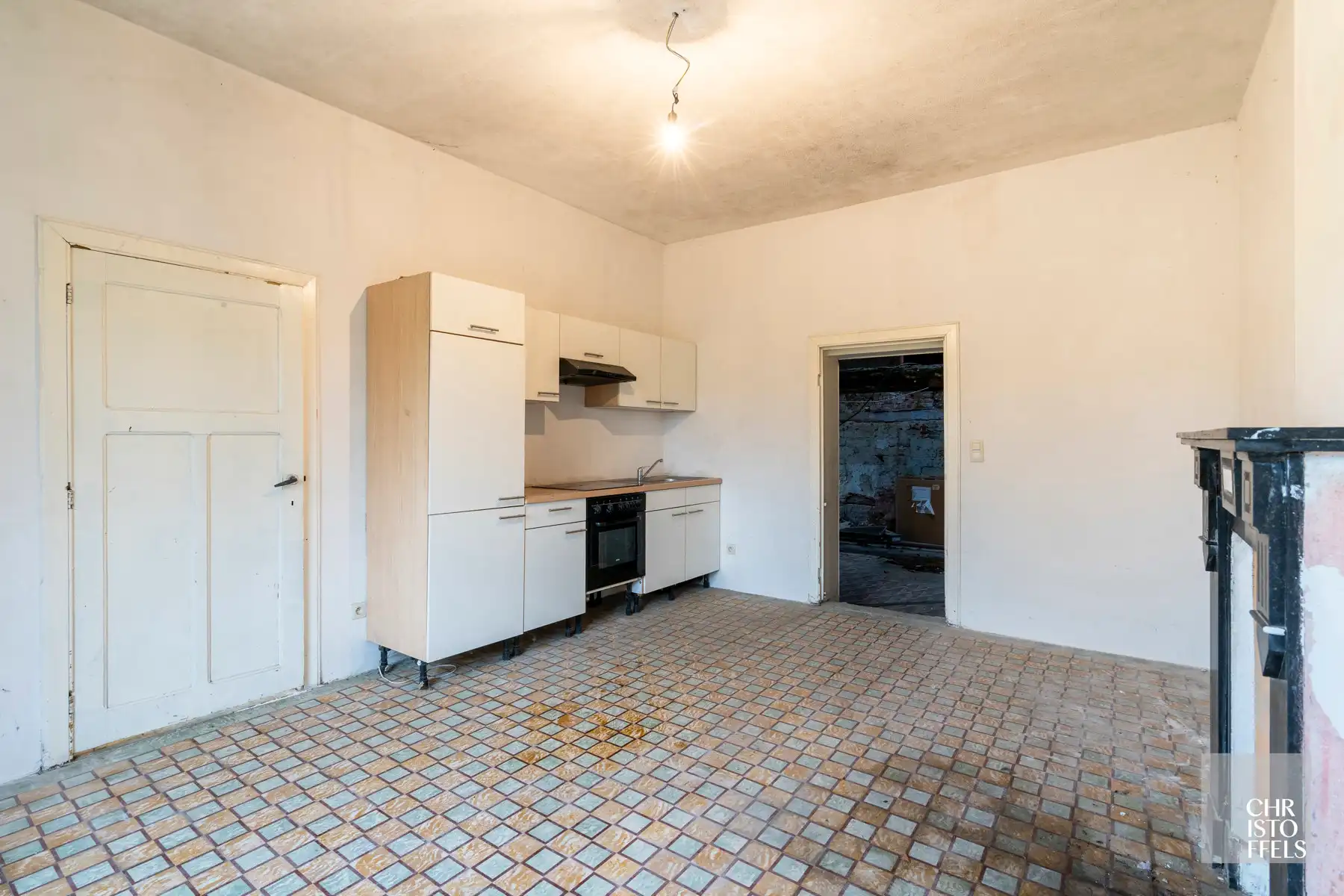 Op te knappen woning (157m²) op een ruim perceel van 1.451m²!  foto 5