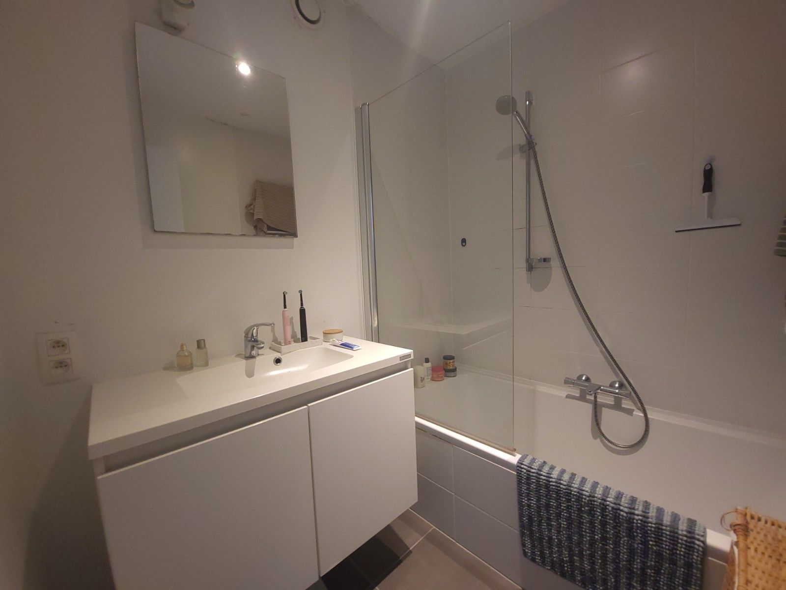 Zeer centraal gelegen 2-slaapkamer appartement foto 8