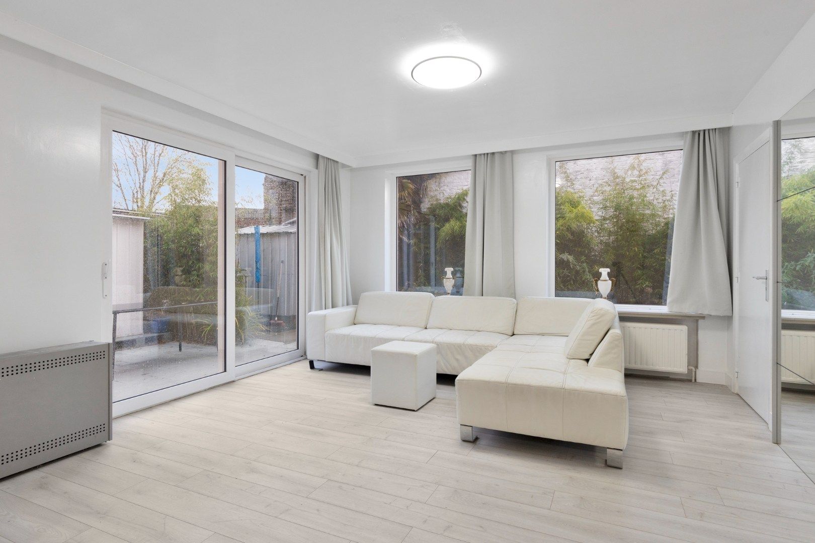 Ruim gelijkvloers appartement met 3 slaapkamers! foto {{pictureIndex}}