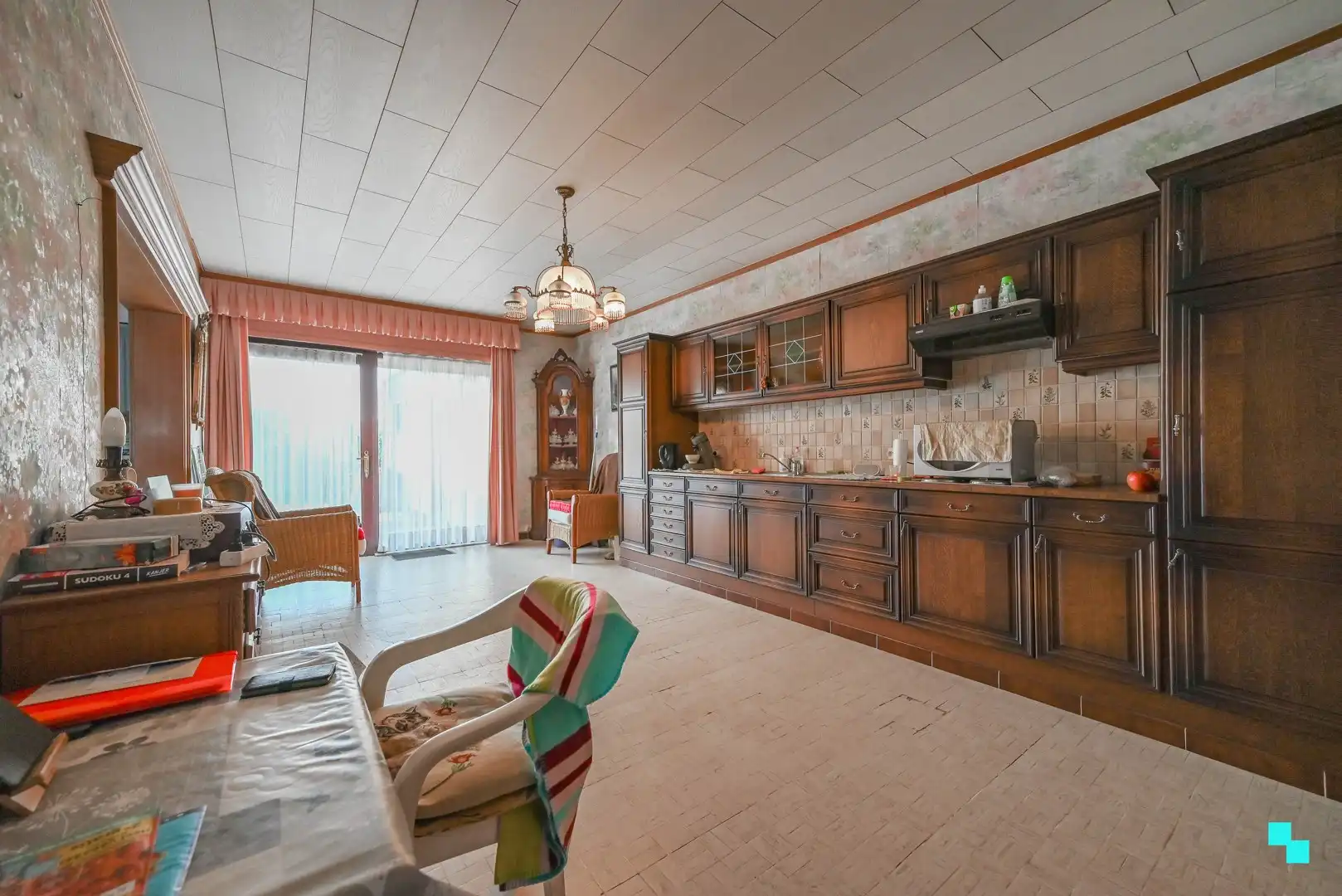 Karaktervolle woning met riante woonoppervlakte (267 m²) en tuin in Izegem foto 11