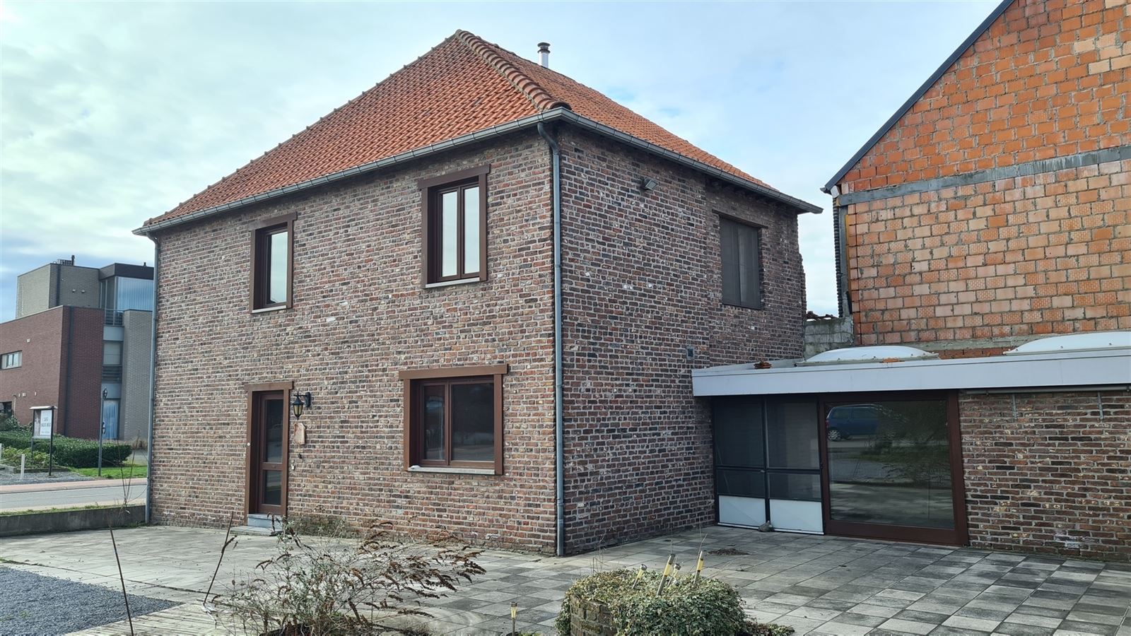 Te renoveren woning op centrale ligging foto 2