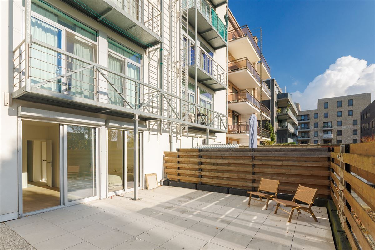 Luxueus gerenoveerd gelijkvloers appartement met 40m² terras foto 23